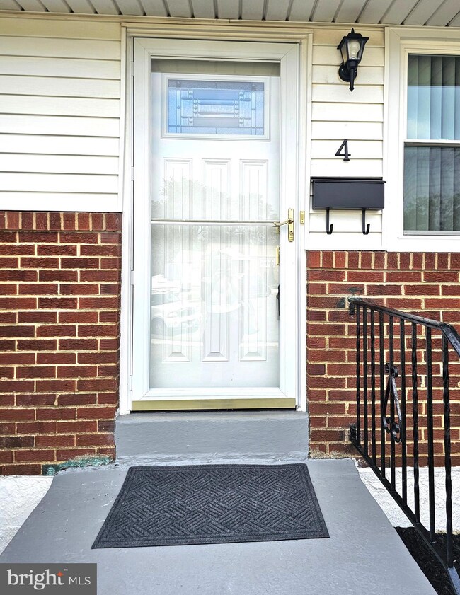 4 Radcliffe Ct, Wilmington, DE 19804 - photo 2