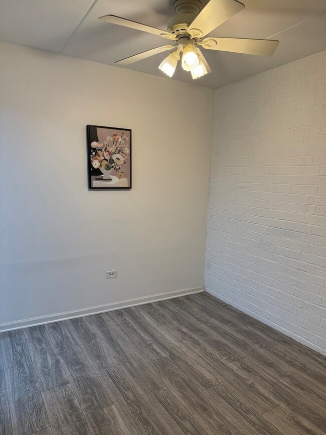 138 E Bailey Rd unit B, Naperville, IL 60565 - photo 5