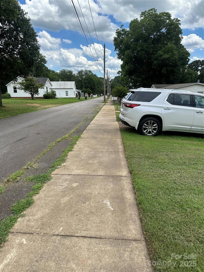 1208 N Davis Ave, Newton, NC 28658 - photo 3