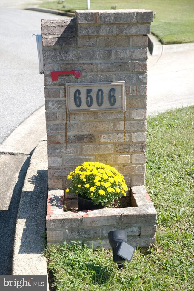 6506 Acorn Ct, Temple Hills, MD 20748 - photo 5