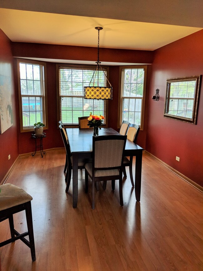 3237 Gresham Ln E, Aurora, IL 60504 - photo 4