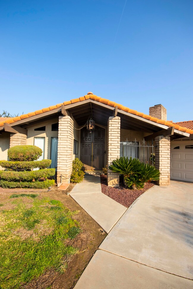 490 Alice Ave, Porterville, CA 93257 - photo 4