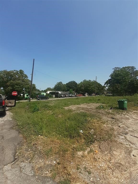 7001 Saint Augustine St, Houston, TX 77021 - photo 5