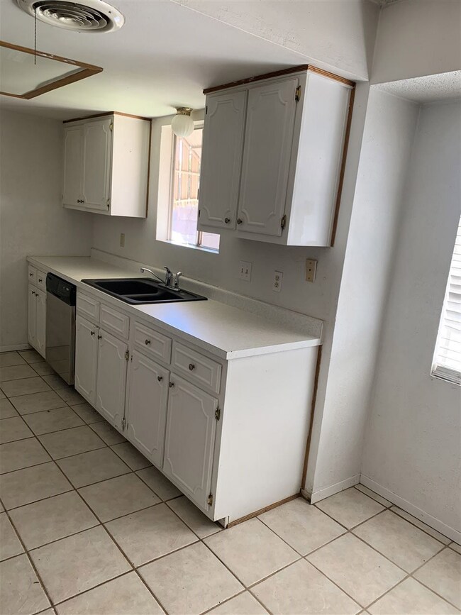 1833 Lamar Cir, Alamogordo, NM 88310 - photo 6