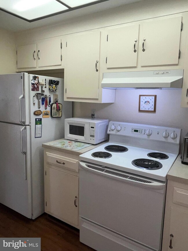 3500 Forest Edge Dr, Silver Spring, MD 20906 - photo 5