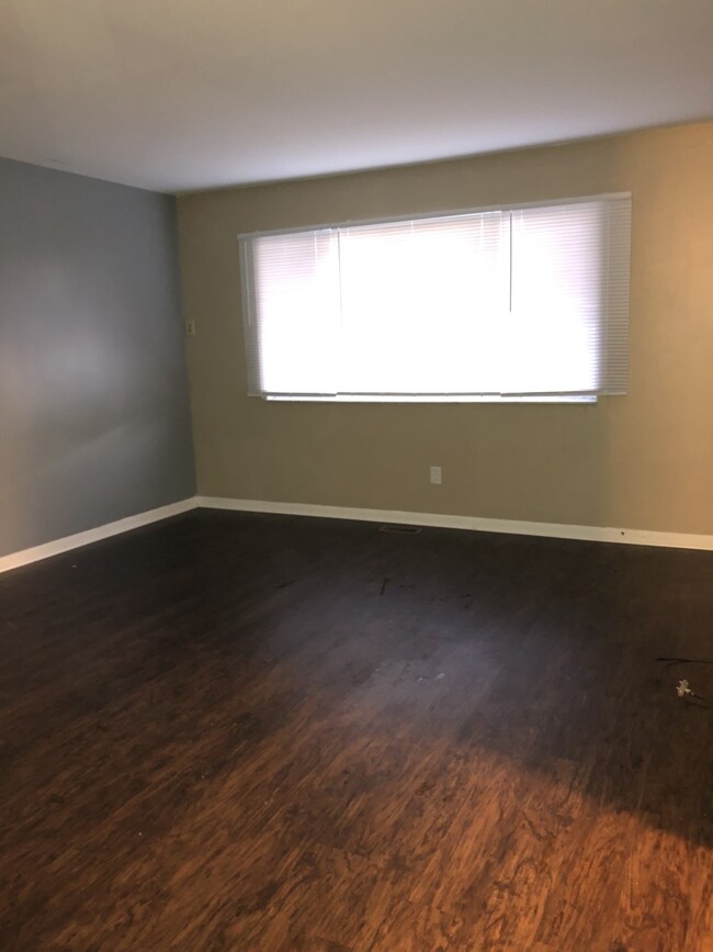 315 Wilson Dr unit 315-336 Wilson Drive, Bloomfield, IN 47424 - photo 3