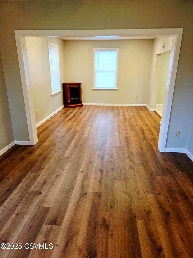 305 N Broad St, Selinsgrove, PA 17870 - photo 6