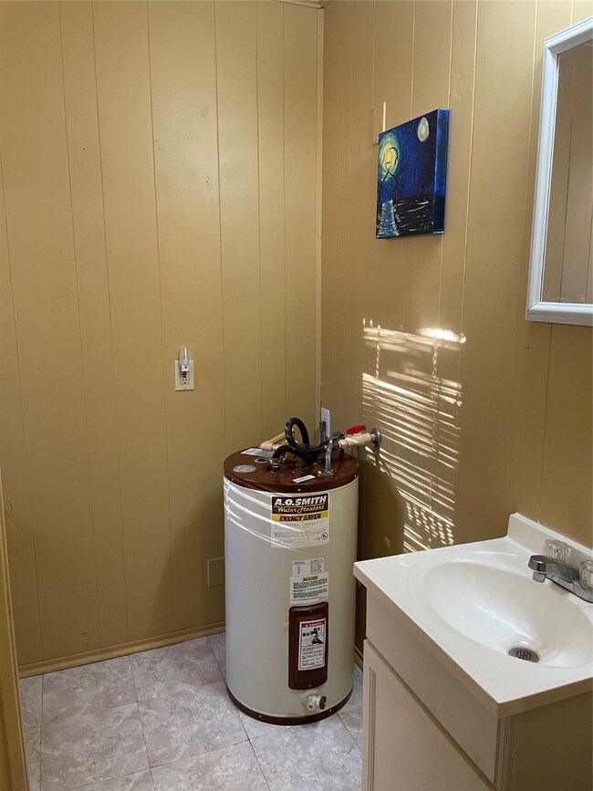 1391 County Road 668 unit 2, Alvin, TX 77511 - photo 5