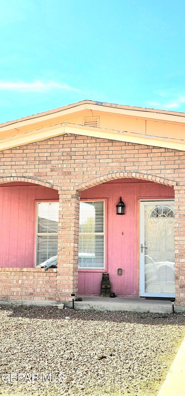 613 Desierto Bonito St, Horizon City, TX 79928 - photo 2