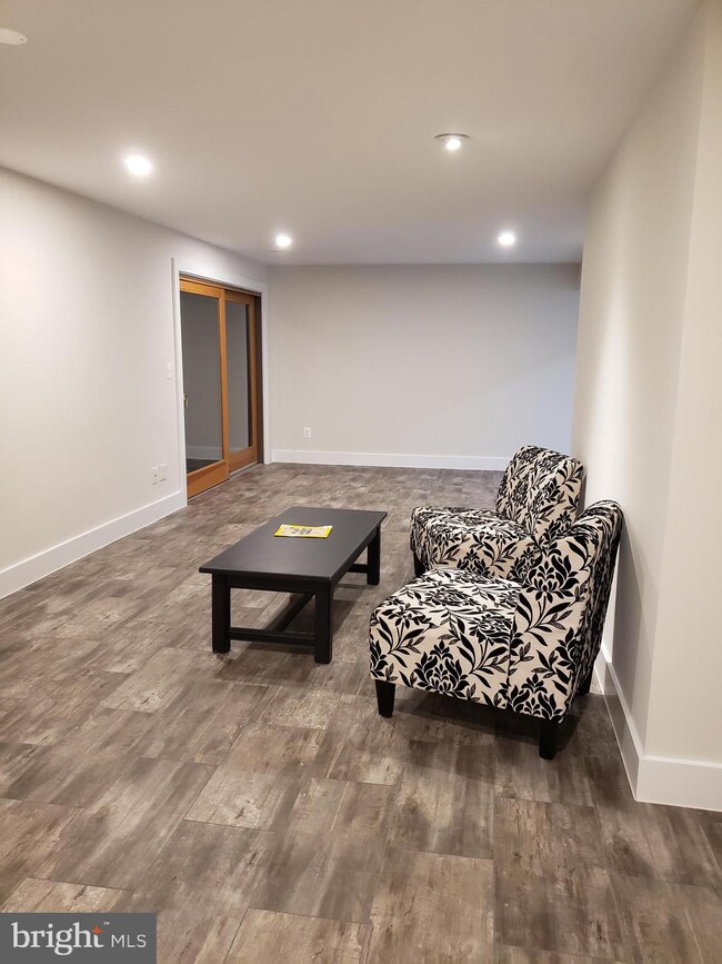 1329 Buttermilk Ln, Reston, VA 20190 - photo 5