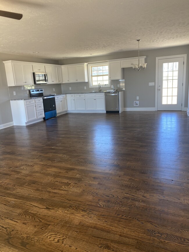 228 Jordan Ave, Shelbyville, TN 37160 - photo 4