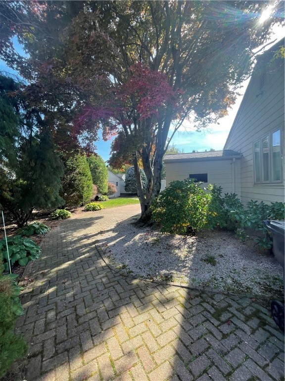 30 John F. Kennedy Cir, North Providence, RI 02904 - photo 5