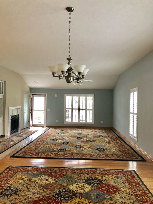 1130 W Sugarberry Ct, Bloomington, IN 47404 - photo 4