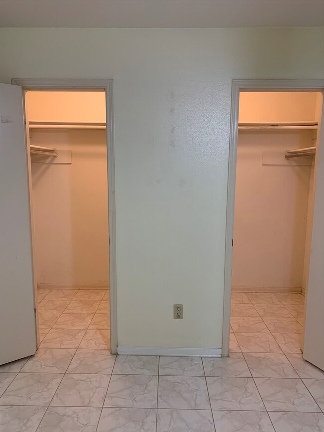 9446 Carmalee St, Houston, TX 77075 - photo 7