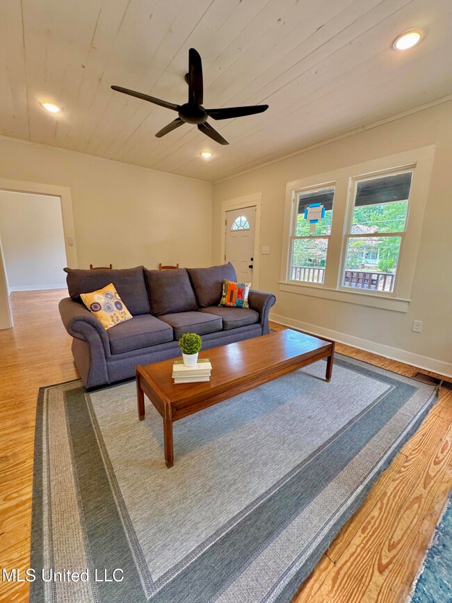 319 S 4th St, McComb, MS 39648 - photo 4