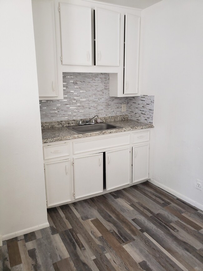 1026 Kansas St unit 3, Rosenberg, TX 77471 - photo 6