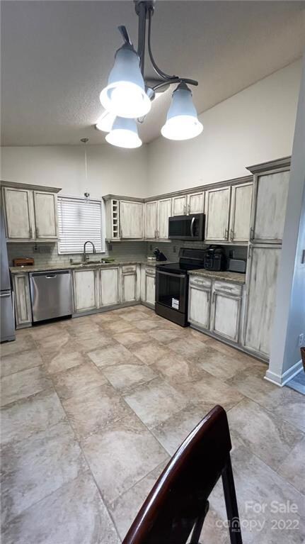 953 Faye St, Statesville, NC 28677 - photo 4