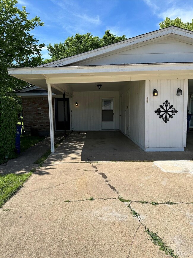 602 Casa Linda St unit B, Ennis, TX 75119 - photo 3