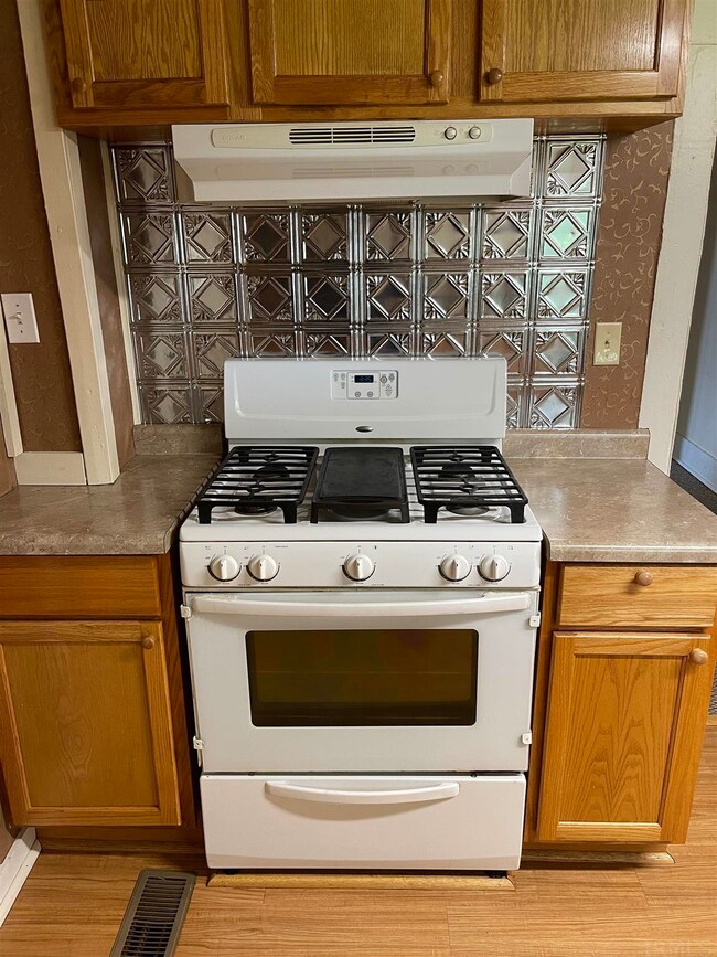 309 E Maple St, Attica, IN 47918 - photo 7