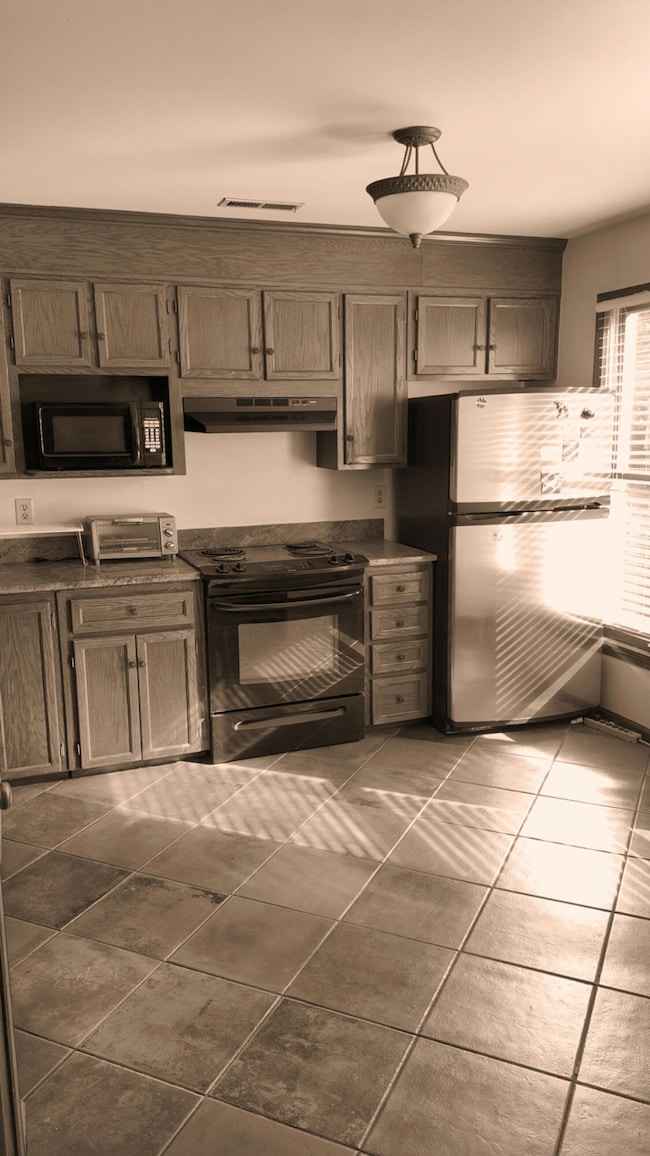 2221 Jefferson St SW unit 2221B, Roanoke, VA 24014 - photo 3