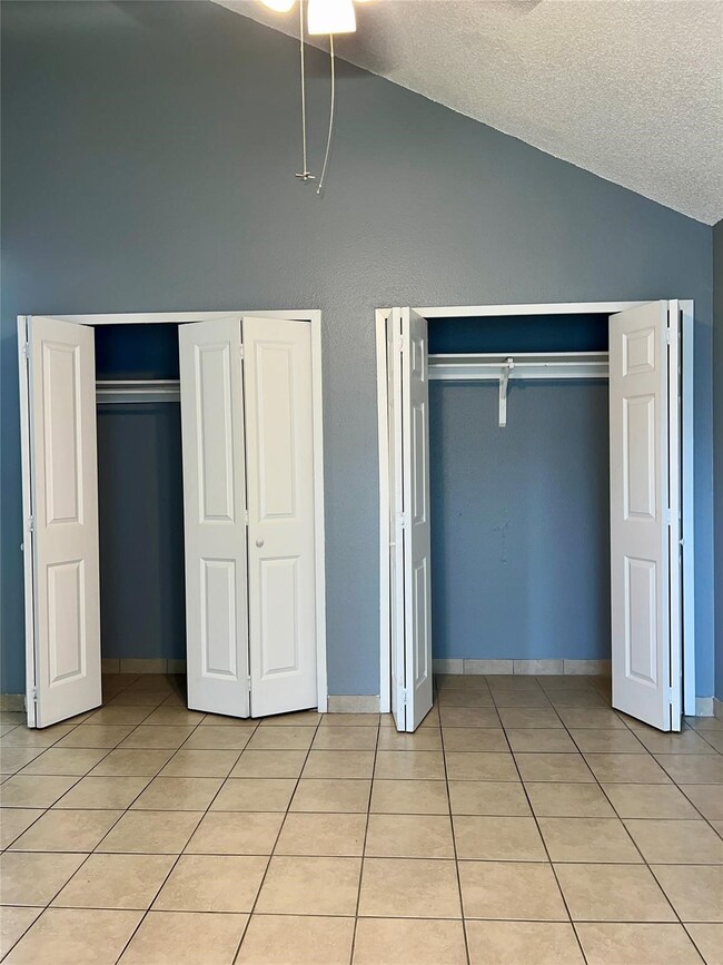 6118 W Mount Houston Rd unit A, Houston, TX 77088 - photo 4