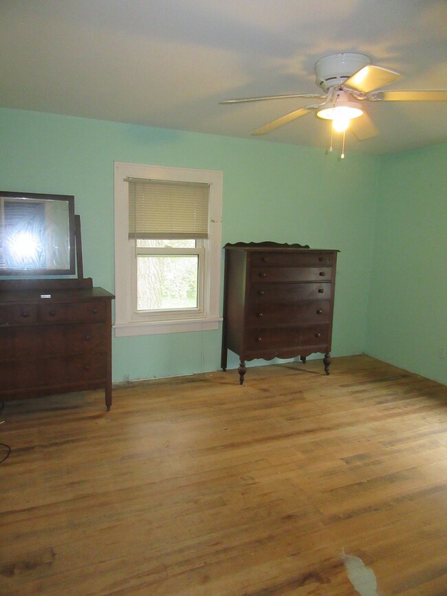 1055 E 2300 Rd N, Danforth, IL 60930 - photo 4