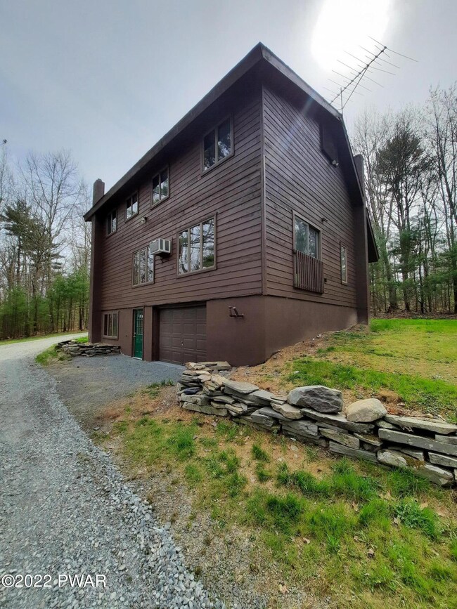 108 Griff Ct, Dingmans Ferry, PA 18328 - photo 4