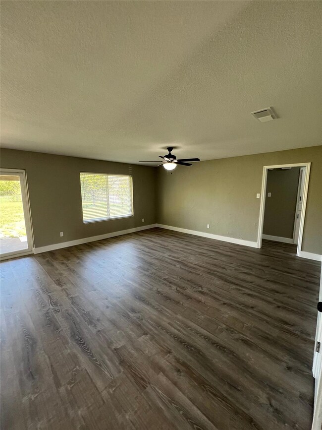 1428 W Ball St, Weatherford, TX 76086 - photo 3