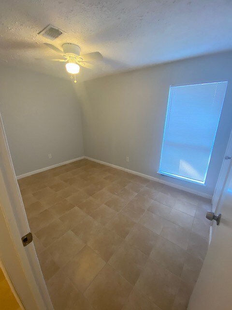 10049 Ridgecoral Dr, Houston, TX 77038 - photo 5