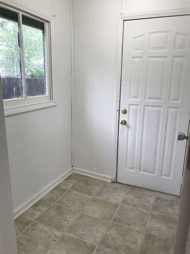 1708 W 6th St, Davenport, IA 52802 - photo 6