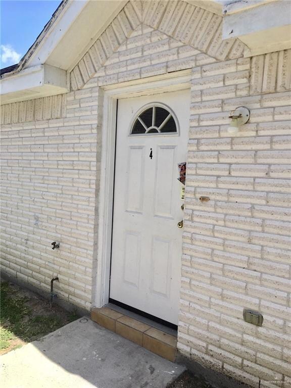 812 N Cross Ln unit 2, Edinburg, TX 78541 - photo 4