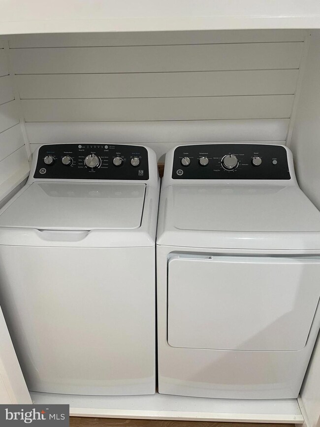 8917 Old Courthouse Rd, Vienna, VA 22182 - photo 5