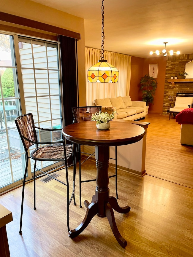 1304 Yorkshire Ln, Carol Stream, IL 60188 - photo 5