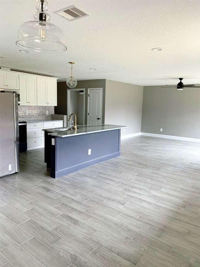 1041 Junell St, Houston, TX 77088 - photo 6