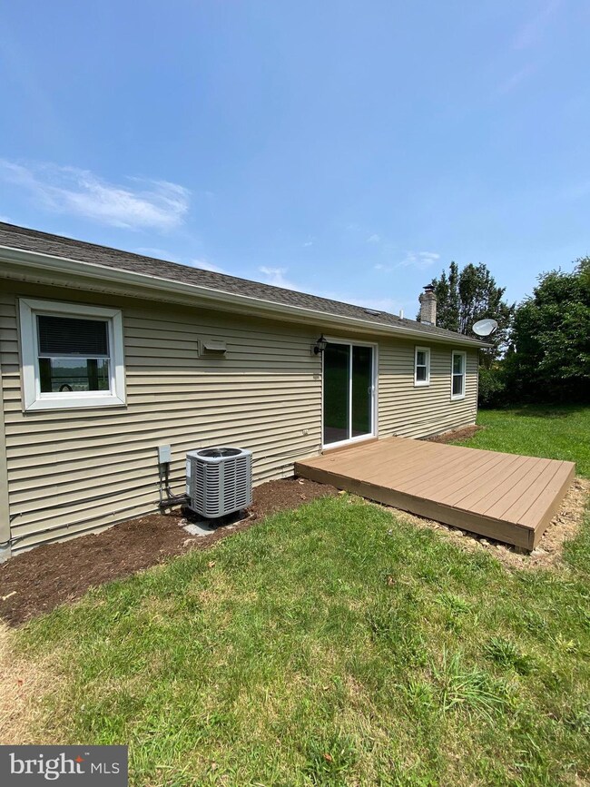 415 Saginaw Rd, Mount Wolf, PA 17347 - photo 4