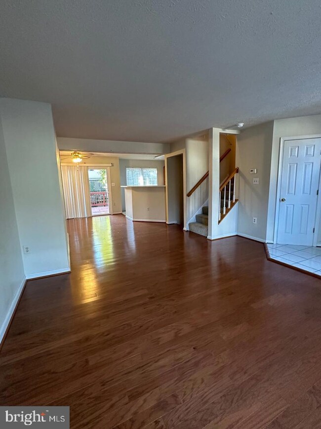 3355 Esquarre Ct, Woodbridge, VA 22193 - photo 3