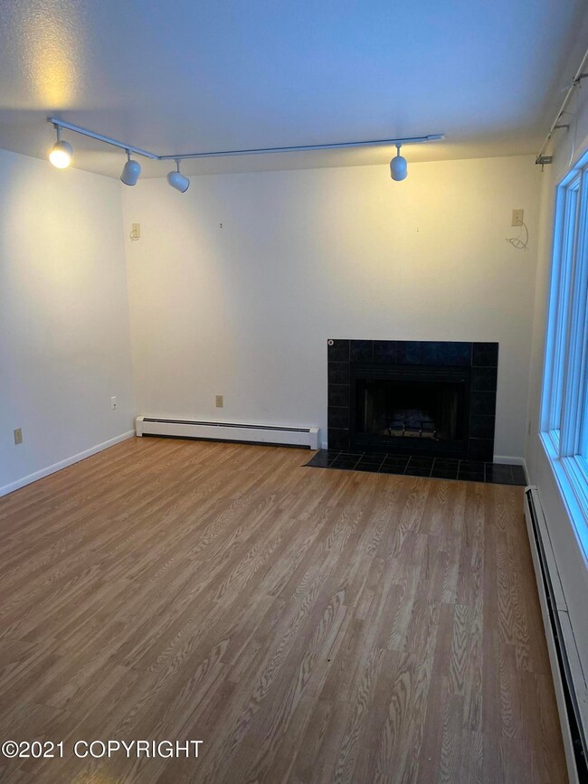 2812 Aspen Dr unit A, Anchorage, AK 99517 - photo 3