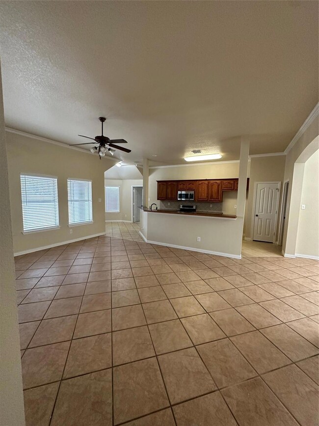 111 Churchill Cir, Weatherford, TX 76085 - photo 5