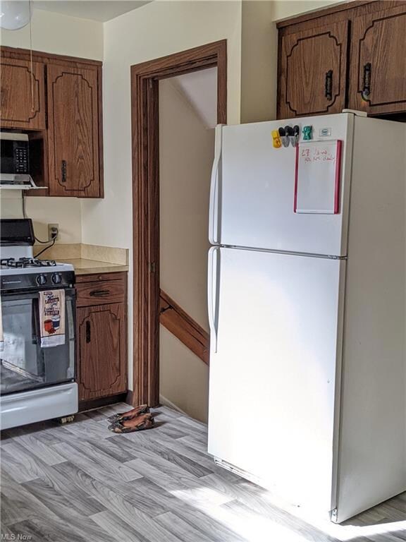 Kitchen: Appliances stay. NOTE: Dishwasher does no