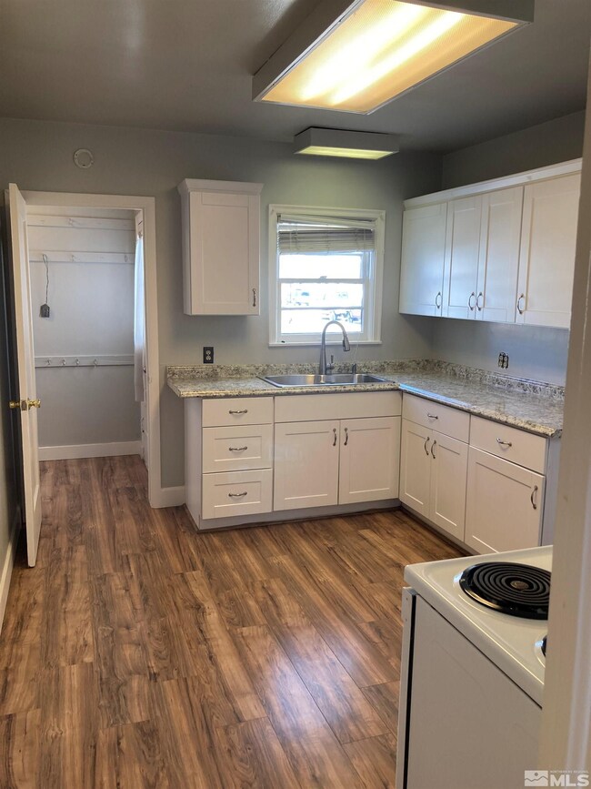 739 16th St, Sparks, NV 89431 - photo 5
