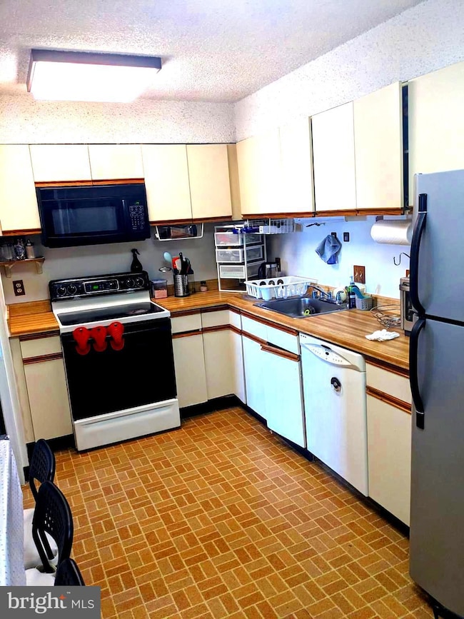 Lakeside Plaza Condominium unit 1127, Baileys Crossroads, VA 22041 - photo 6