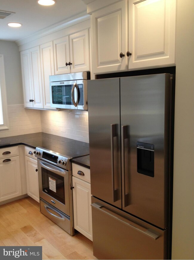 11702 Briary Branch Ct, Reston, VA 20191 - photo 3