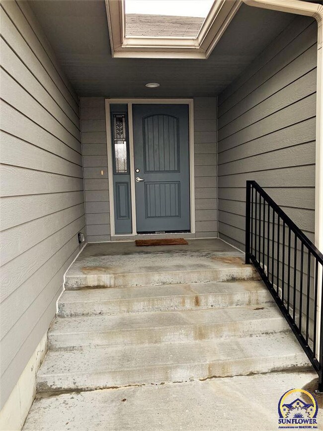 6009 SW 44th St, Topeka, KS 66610 - photo 3