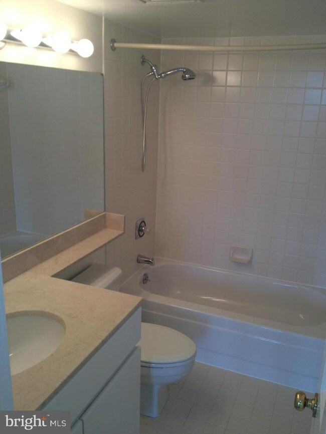 Residences at Market Square - East Tower unit PH04, Washington, DC 20004 - photo 6