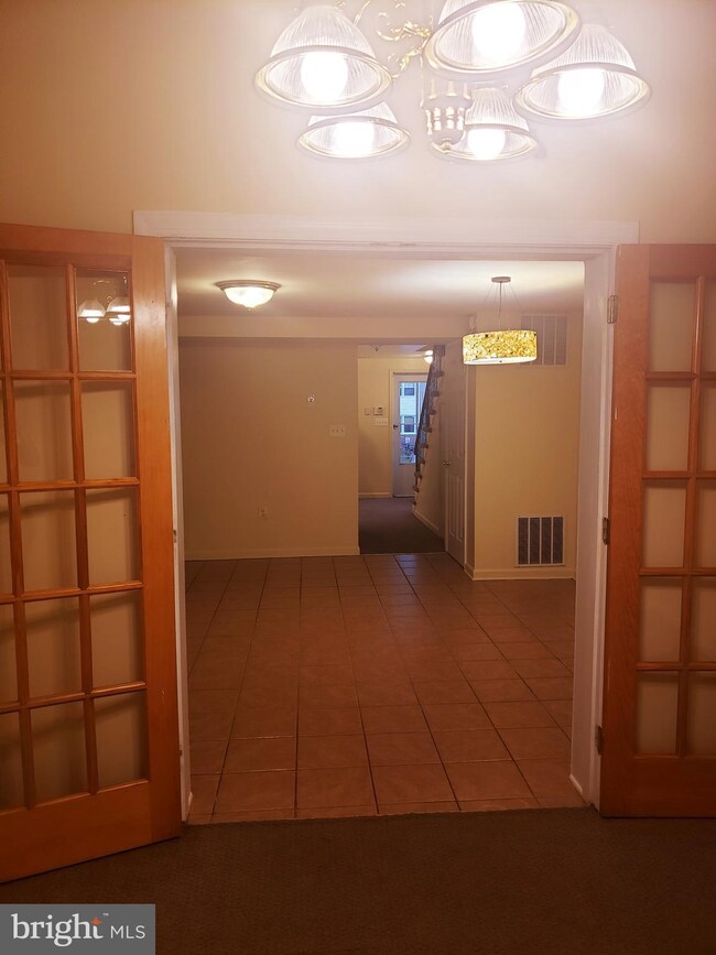 434 Burbank Ct, Halethorpe, MD 21227 - photo 5