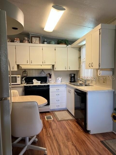 Kitchen with Eat in Area