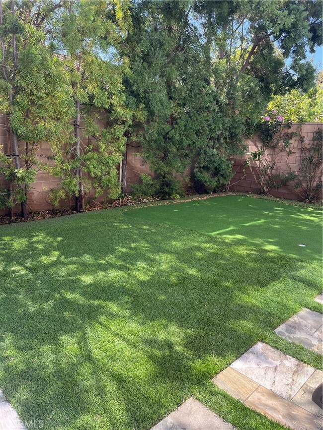 Backyard with your very own putting green