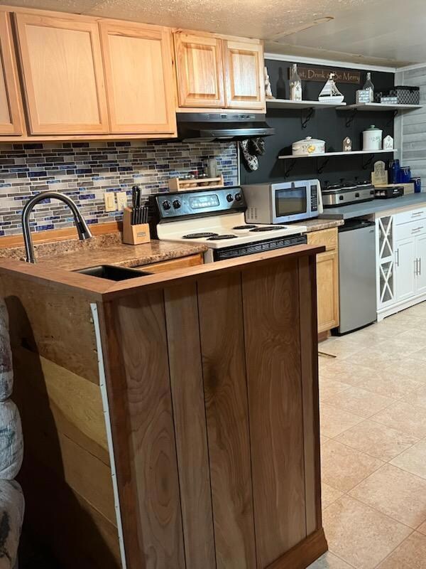 Kitchen 1