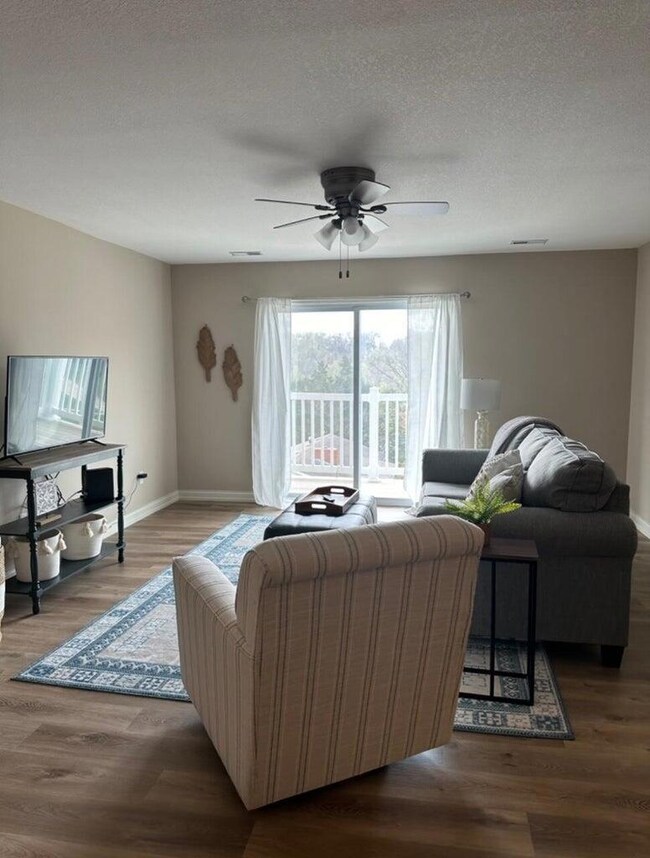 2212 Chapel Hill Rd unit 204, Columbia, MO 65203 - photo 6