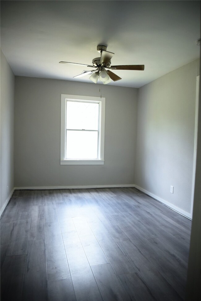 4613 Antha St, Houston, TX 77016 - photo 7